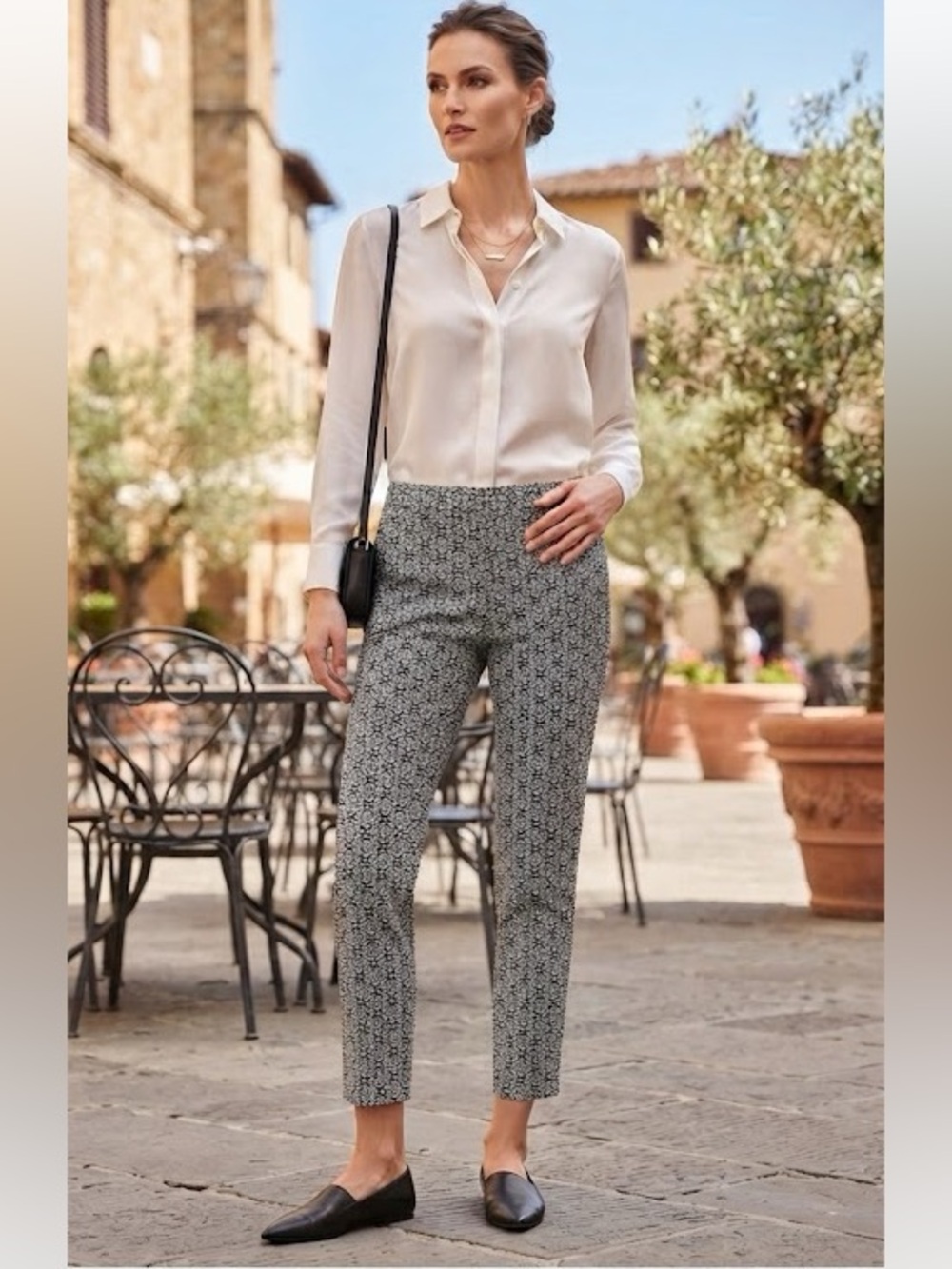 Ann Taylor Signature Navy Blue And White Ankle Pants Size 8